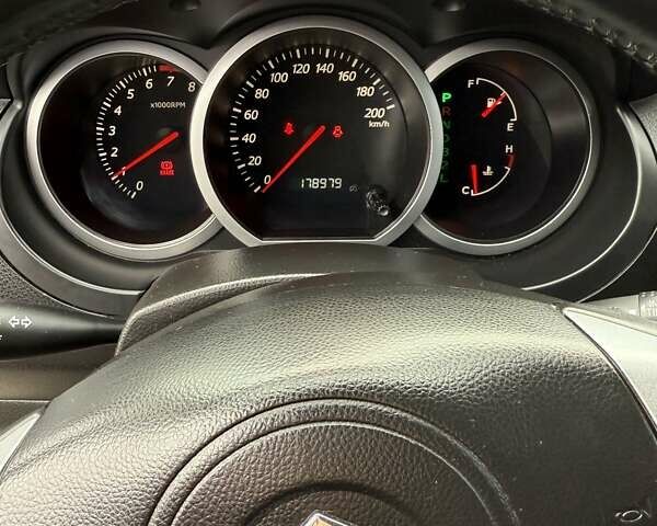 Серый Сузуки Гранд Витара, объемом двигателя 2 л и пробегом 179 тыс. км за 7999 $, фото 1 на Automoto.ua