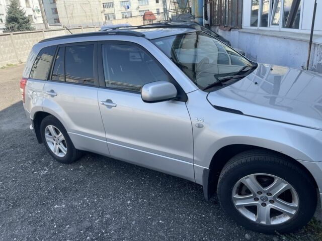 Серый Сузуки Гранд Витара, объемом двигателя 2.7 л и пробегом 196 тыс. км за 8000 $, фото 1 на Automoto.ua
