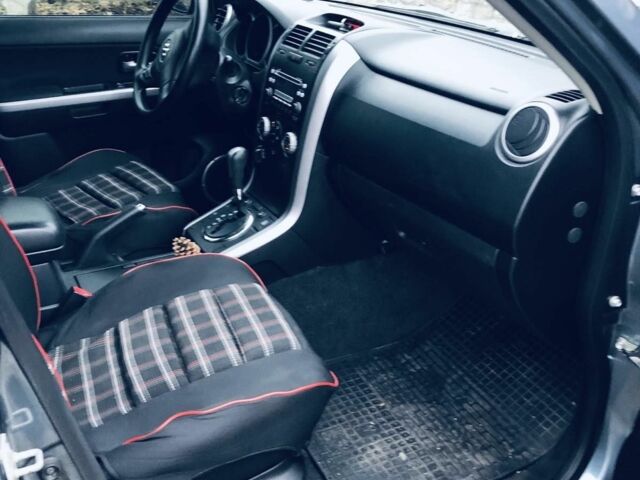 Серый Сузуки Гранд Витара, объемом двигателя 2 л и пробегом 115 тыс. км за 8600 $, фото 4 на Automoto.ua