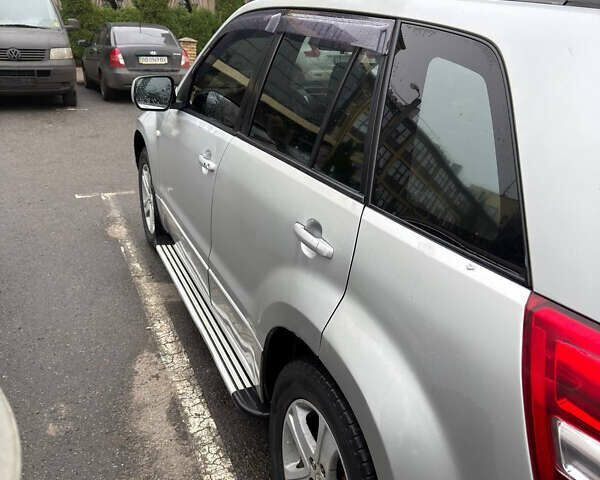 Серый Сузуки Гранд Витара, объемом двигателя 2 л и пробегом 217 тыс. км за 7500 $, фото 4 на Automoto.ua