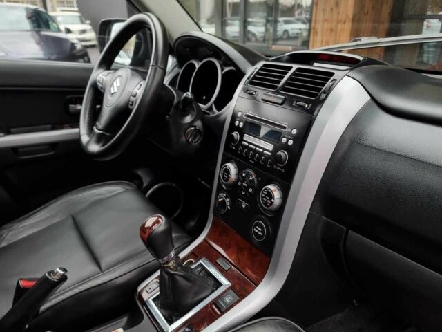 Серый Сузуки Гранд Витара, объемом двигателя 2 л и пробегом 210 тыс. км за 6999 $, фото 2 на Automoto.ua