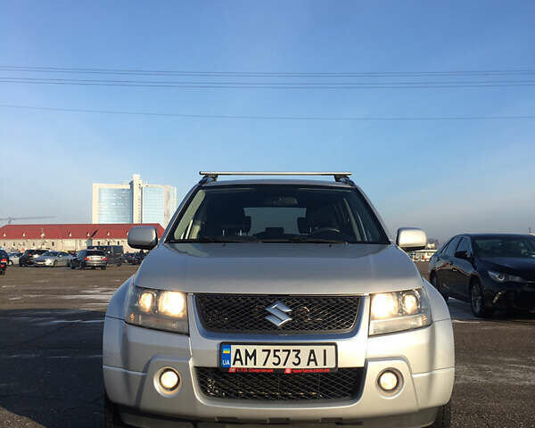 Серый Сузуки Гранд Витара, объемом двигателя 2 л и пробегом 400 тыс. км за 9750 $, фото 2 на Automoto.ua