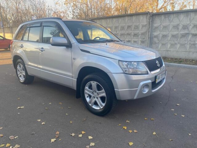 Серый Сузуки Гранд Витара, объемом двигателя 2 л и пробегом 250 тыс. км за 6500 $, фото 1 на Automoto.ua