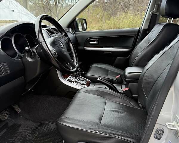 Серый Сузуки Гранд Витара, объемом двигателя 2 л и пробегом 179 тыс. км за 7999 $, фото 12 на Automoto.ua