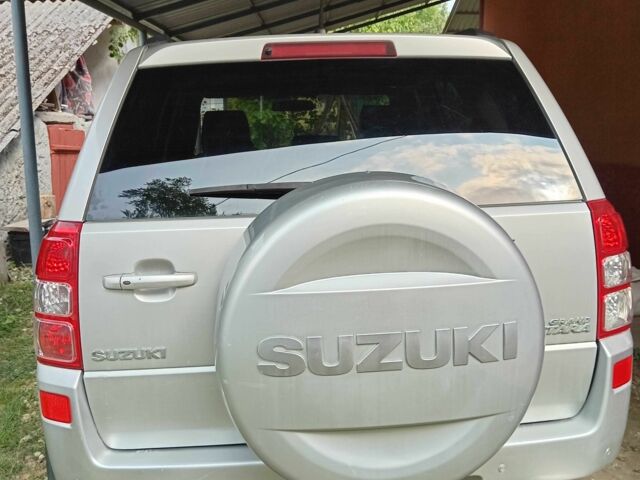 Серый Сузуки Гранд Витара, объемом двигателя 2 л и пробегом 250 тыс. км за 5900 $, фото 2 на Automoto.ua