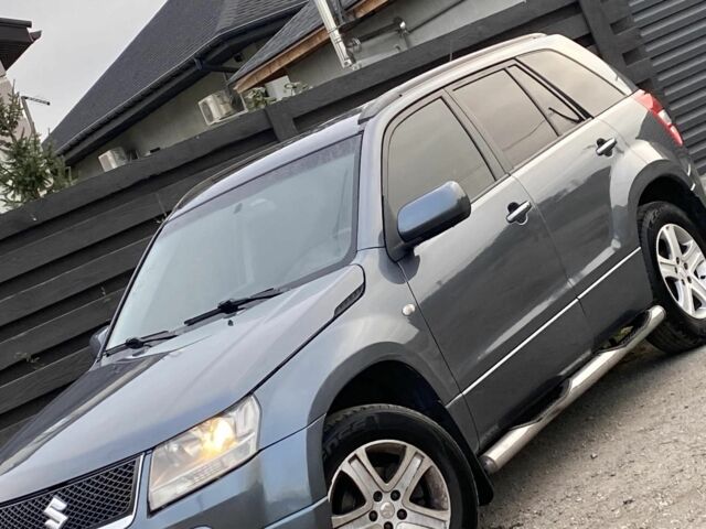 Сірий Сузукі Гранд Вітара, об'ємом двигуна 2 л та пробігом 198 тис. км за 6900 $, фото 1 на Automoto.ua