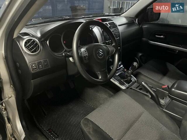 Серый Сузуки Гранд Витара, объемом двигателя 1.9 л и пробегом 219 тыс. км за 6600 $, фото 8 на Automoto.ua