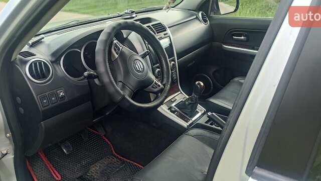 Сірий Сузукі Гранд Вітара, об'ємом двигуна 2 л та пробігом 279 тис. км за 7700 $, фото 10 на Automoto.ua