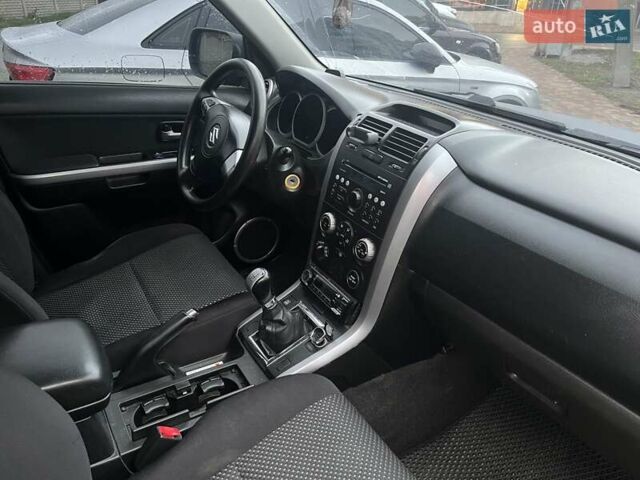 Серый Сузуки Гранд Витара, объемом двигателя 1.9 л и пробегом 219 тыс. км за 6600 $, фото 4 на Automoto.ua