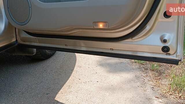 Сузуки Гранд Витара 2007 в Белгород-Днестровском на Automoto.ua Серый Сузуки Гранд Витара, объемом двигателя 2.7 л и пробегом 180 тыс. км за 7500 $, фото 18 на Automoto.ua