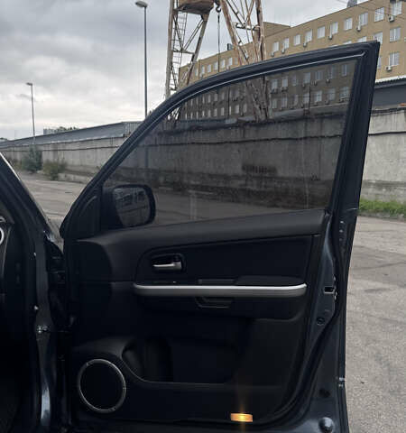 Сірий Сузукі Гранд Вітара, об'ємом двигуна 2.74 л та пробігом 125 тис. км за 9800 $, фото 16 на Automoto.ua