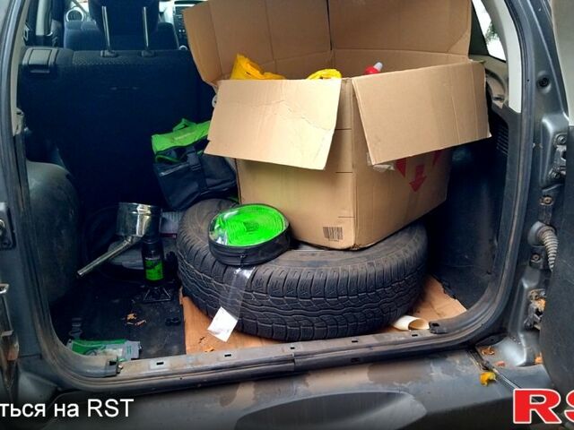 Серый Сузуки Гранд Витара, объемом двигателя 1.9 л и пробегом 275 тыс. км за 4500 $, фото 7 на Automoto.ua