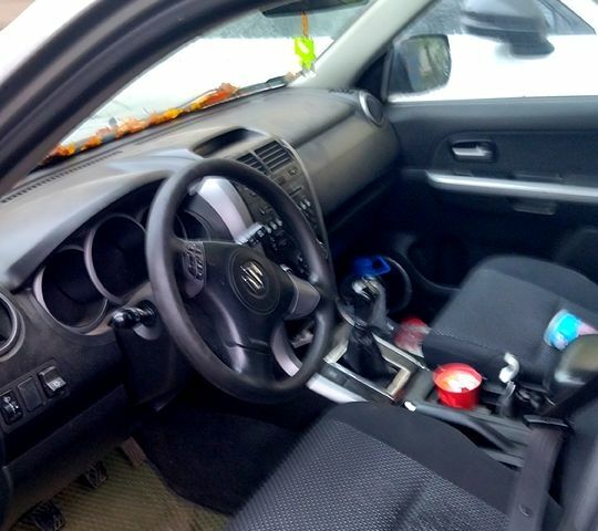 Серый Сузуки Гранд Витара, объемом двигателя 1.9 л и пробегом 275 тыс. км за 4500 $, фото 2 на Automoto.ua