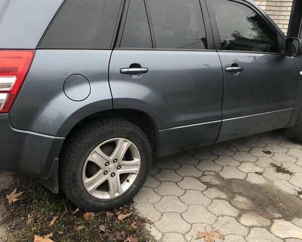 Сірий Сузукі Гранд Вітара, об'ємом двигуна 2 л та пробігом 115 тис. км за 7689 $, фото 1 на Automoto.ua