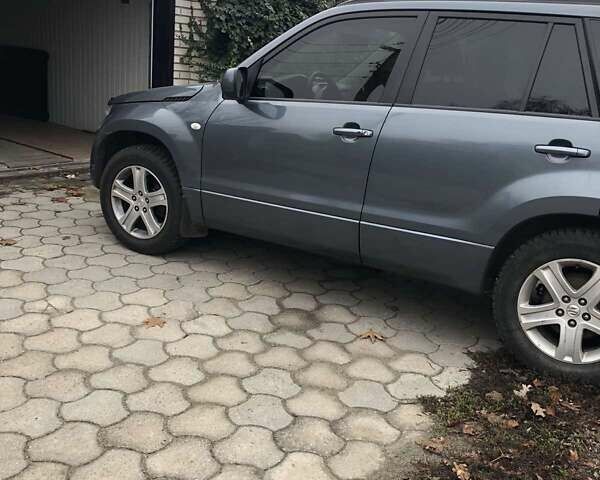 Сірий Сузукі Гранд Вітара, об'ємом двигуна 2 л та пробігом 115 тис. км за 7689 $, фото 3 на Automoto.ua
