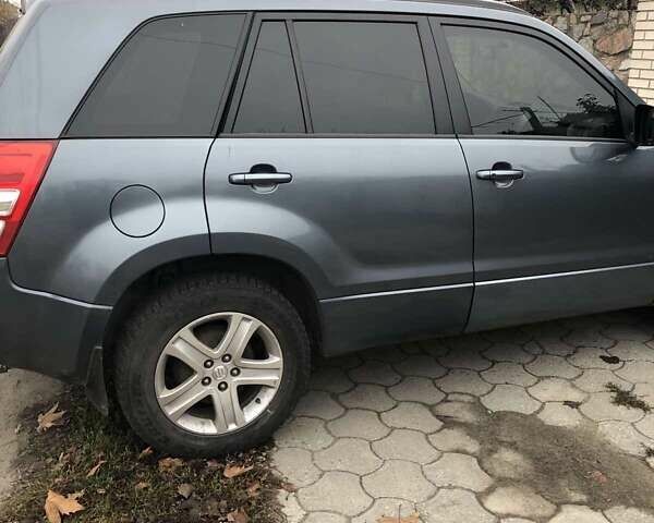 Сірий Сузукі Гранд Вітара, об'ємом двигуна 2 л та пробігом 115 тис. км за 7689 $, фото 2 на Automoto.ua