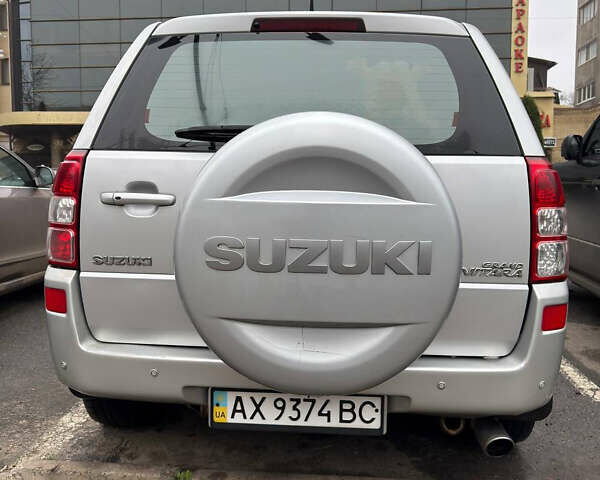 Серый Сузуки Гранд Витара, объемом двигателя 2 л и пробегом 217 тыс. км за 7500 $, фото 5 на Automoto.ua
