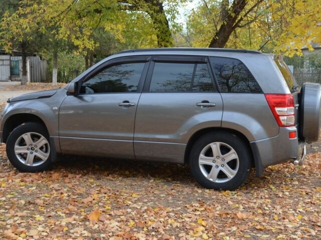 Серый Сузуки Гранд Витара, объемом двигателя 2.7 л и пробегом 173 тыс. км за 8100 $, фото 3 на Automoto.ua