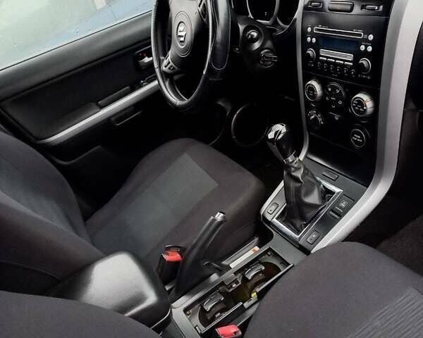 Серый Сузуки Гранд Витара, объемом двигателя 2 л и пробегом 210 тыс. км за 6500 $, фото 2 на Automoto.ua