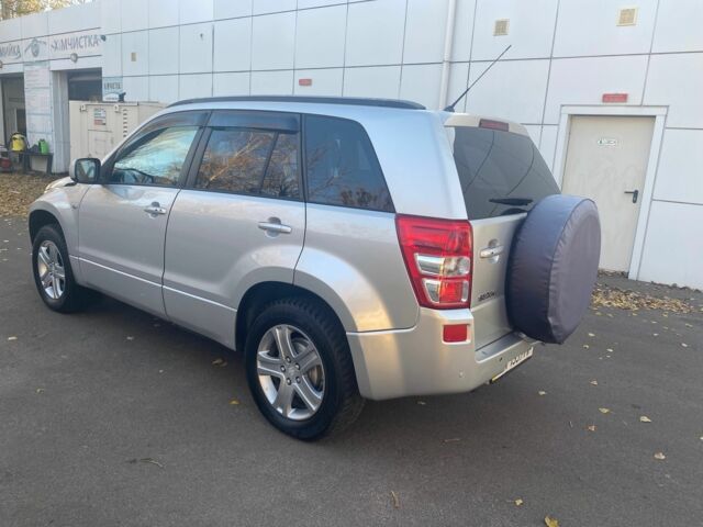 Серый Сузуки Гранд Витара, объемом двигателя 2 л и пробегом 250 тыс. км за 6500 $, фото 3 на Automoto.ua