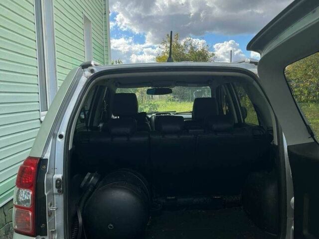 Серый Сузуки Гранд Витара, объемом двигателя 0 л и пробегом 340 тыс. км за 6500 $, фото 2 на Automoto.ua