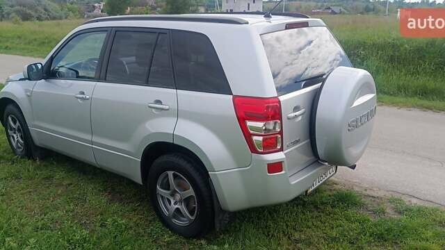 Сірий Сузукі Гранд Вітара, об'ємом двигуна 2 л та пробігом 279 тис. км за 7700 $, фото 2 на Automoto.ua