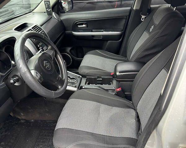 Серый Сузуки Гранд Витара, объемом двигателя 2 л и пробегом 217 тыс. км за 7500 $, фото 2 на Automoto.ua