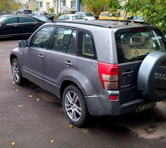 Серый Сузуки Гранд Витара, объемом двигателя 1.9 л и пробегом 275 тыс. км за 4500 $, фото 1 на Automoto.ua