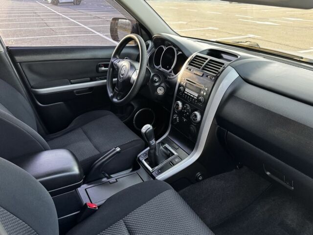 Сірий Сузукі Гранд Вітара, об'ємом двигуна 2 л та пробігом 139 тис. км за 6400 $, фото 6 на Automoto.ua