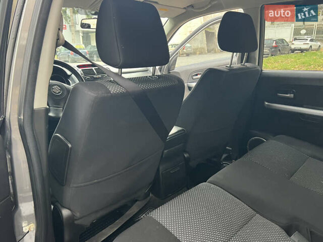 Серый Сузуки Гранд Витара, объемом двигателя 2 л и пробегом 89 тыс. км за 8000 $, фото 3 на Automoto.ua