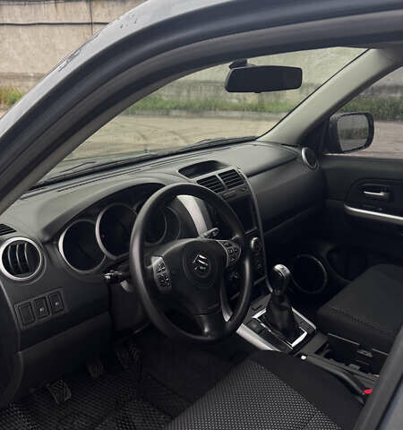 Сірий Сузукі Гранд Вітара, об'ємом двигуна 2.74 л та пробігом 125 тис. км за 9800 $, фото 10 на Automoto.ua