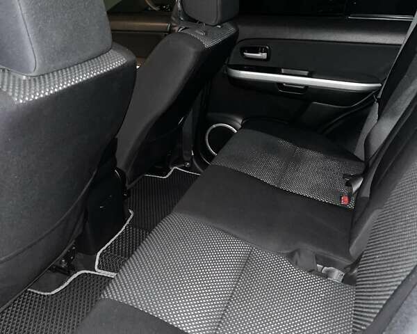 Сірий Сузукі Гранд Вітара, об'ємом двигуна 2 л та пробігом 88 тис. км за 7399 $, фото 6 на Automoto.ua