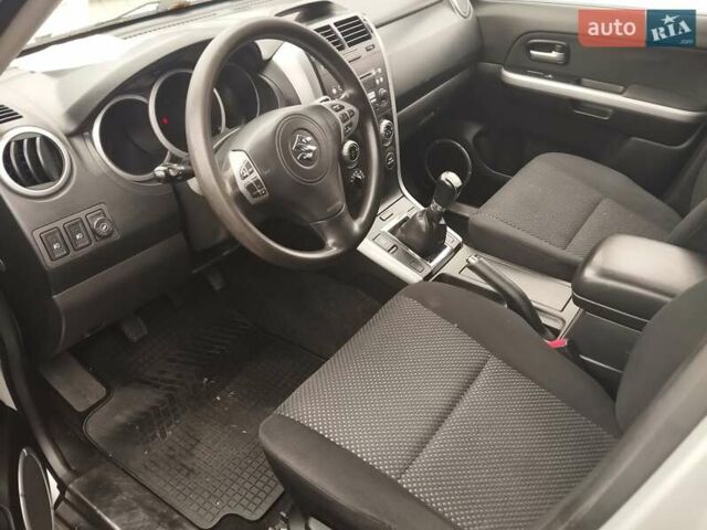 Серый Сузуки Гранд Витара, объемом двигателя 2.74 л и пробегом 215 тыс. км за 6700 $, фото 2 на Automoto.ua