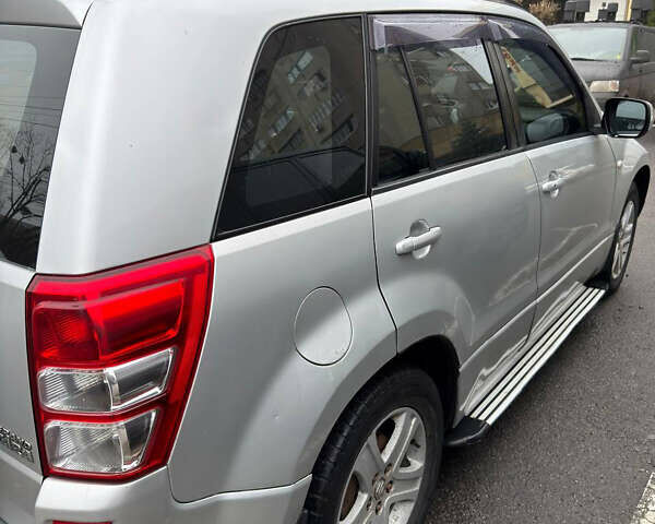 Серый Сузуки Гранд Витара, объемом двигателя 2 л и пробегом 217 тыс. км за 7500 $, фото 3 на Automoto.ua