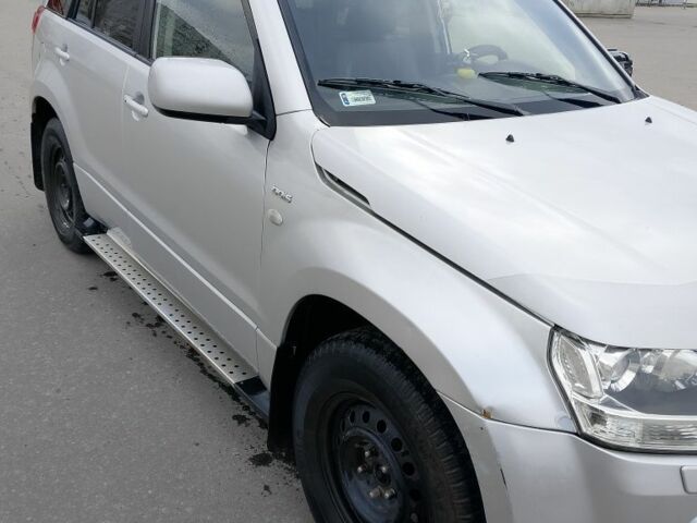 Серый Сузуки Гранд Витара, объемом двигателя 2 л и пробегом 280 тыс. км за 3117 $, фото 2 на Automoto.ua