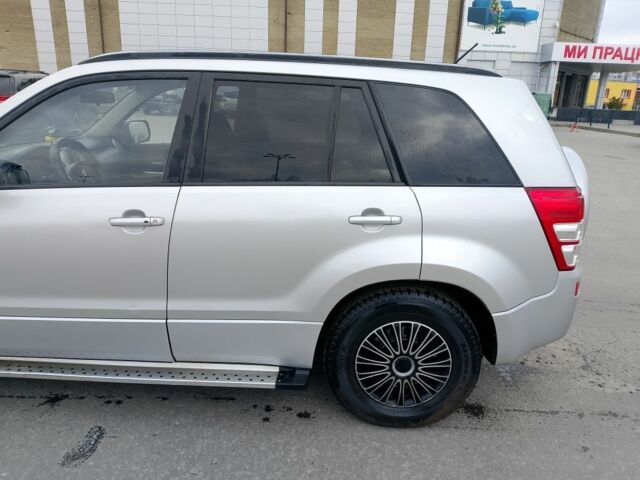 Серый Сузуки Гранд Витара, объемом двигателя 2 л и пробегом 280 тыс. км за 3117 $, фото 6 на Automoto.ua