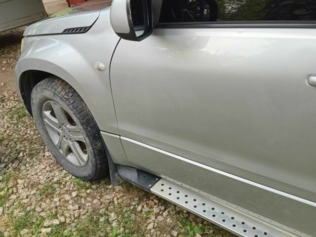 Серый Сузуки Гранд Витара, объемом двигателя 2 л и пробегом 250 тыс. км за 5900 $, фото 3 на Automoto.ua