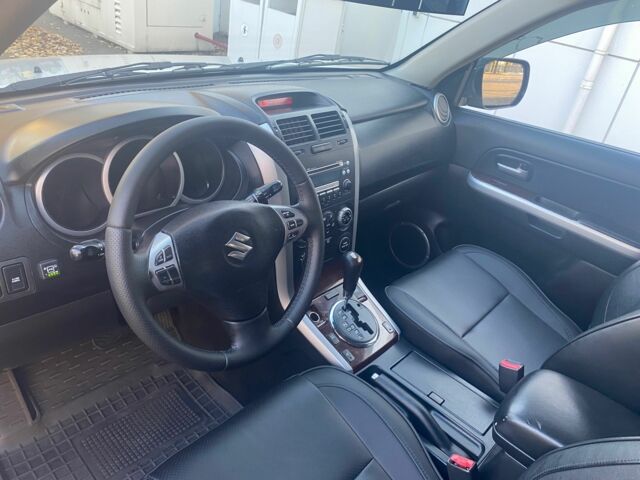 Серый Сузуки Гранд Витара, объемом двигателя 2 л и пробегом 250 тыс. км за 6500 $, фото 10 на Automoto.ua