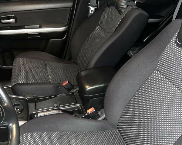 Сірий Сузукі Гранд Вітара, об'ємом двигуна 2 л та пробігом 88 тис. км за 7399 $, фото 4 на Automoto.ua