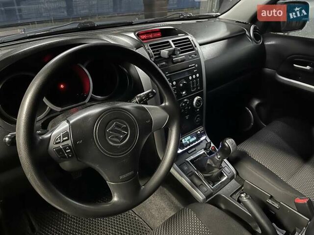 Серый Сузуки Гранд Витара, объемом двигателя 1.9 л и пробегом 219 тыс. км за 6600 $, фото 9 на Automoto.ua