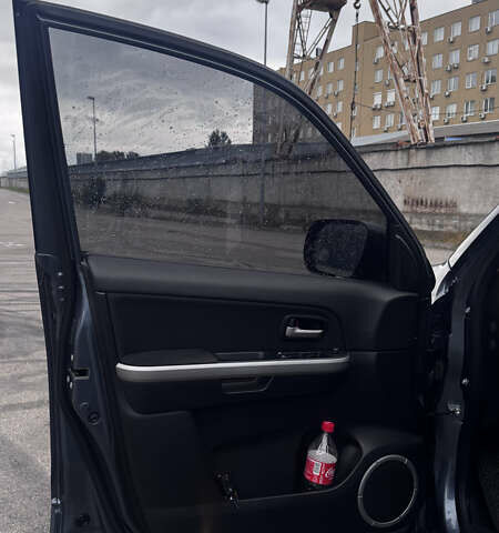 Сірий Сузукі Гранд Вітара, об'ємом двигуна 2.74 л та пробігом 125 тис. км за 9800 $, фото 14 на Automoto.ua