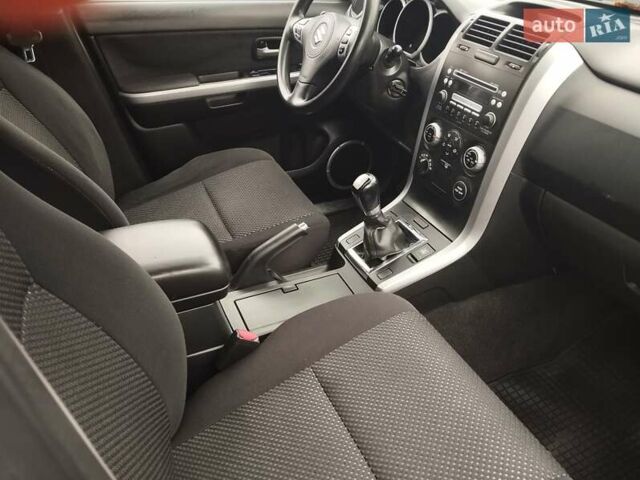 Серый Сузуки Гранд Витара, объемом двигателя 2.74 л и пробегом 215 тыс. км за 6700 $, фото 5 на Automoto.ua