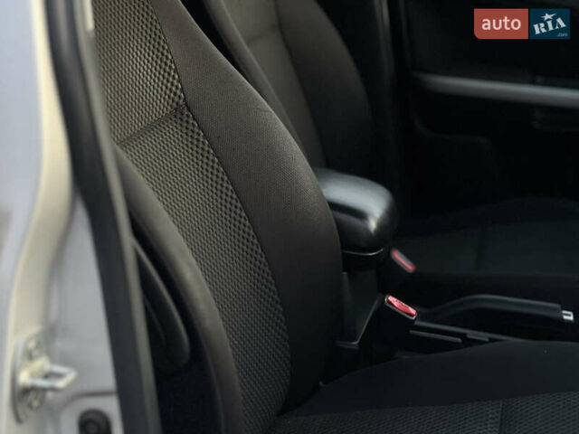 Серый Сузуки Гранд Витара, объемом двигателя 2 л и пробегом 282 тыс. км за 7700 $, фото 16 на Automoto.ua