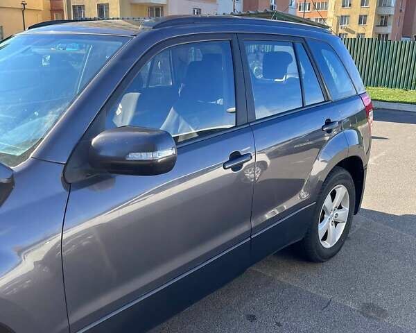 Серый Сузуки Гранд Витара, объемом двигателя 2.39 л и пробегом 183 тыс. км за 6500 $, фото 2 на Automoto.ua