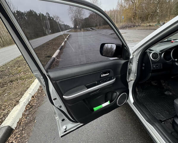 Серый Сузуки Гранд Витара, объемом двигателя 2 л и пробегом 237 тыс. км за 7750 $, фото 9 на Automoto.ua