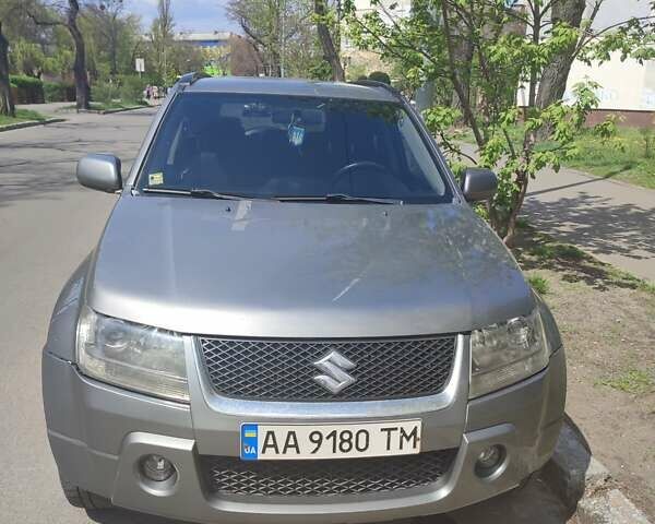 Сірий Сузукі Гранд Вітара, об'ємом двигуна 2 л та пробігом 250 тис. км за 7499 $, фото 32 на Automoto.ua