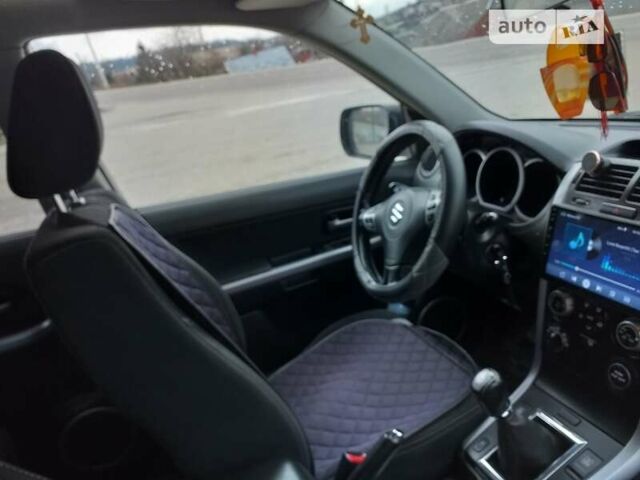 Сірий Сузукі Гранд Вітара, об'ємом двигуна 1.87 л та пробігом 228 тис. км за 8000 $, фото 3 на Automoto.ua