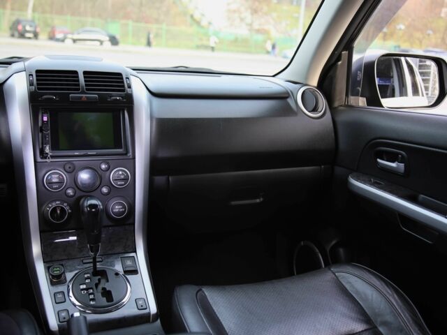 Серый Сузуки Гранд Витара, объемом двигателя 2.4 л и пробегом 225 тыс. км за 9500 $, фото 13 на Automoto.ua