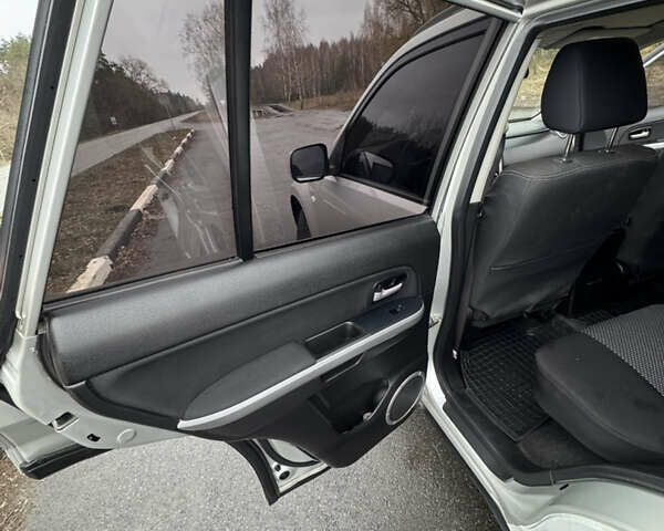 Серый Сузуки Гранд Витара, объемом двигателя 2 л и пробегом 237 тыс. км за 7750 $, фото 18 на Automoto.ua
