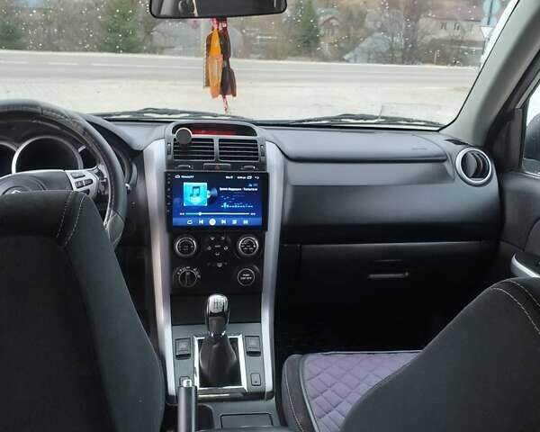 Сірий Сузукі Гранд Вітара, об'ємом двигуна 1.87 л та пробігом 228 тис. км за 8000 $, фото 11 на Automoto.ua
